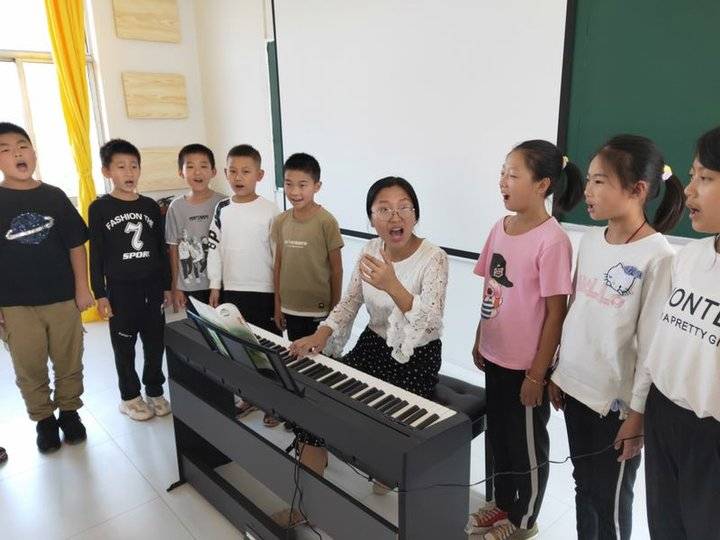 青州8所学校有了新音乐教室，板凳可以当击打乐器