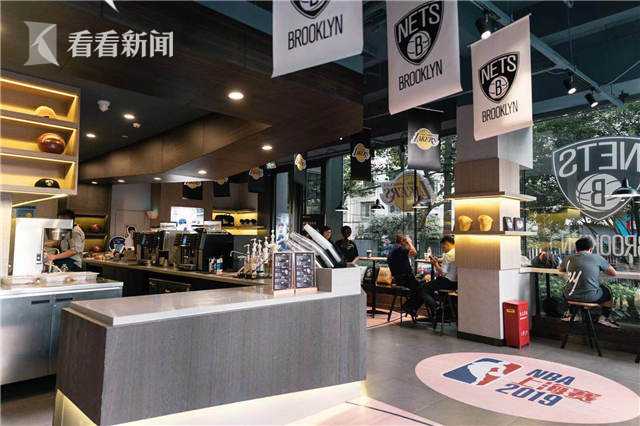 上海為什么一直有nba賽（NBA中國賽10月在滬舉行 球迷紛紛打卡網(wǎng)紅主題店）