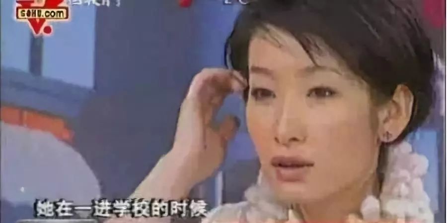 章子怡晒同学聚会照片：中戏96级的姑娘们，太牛了