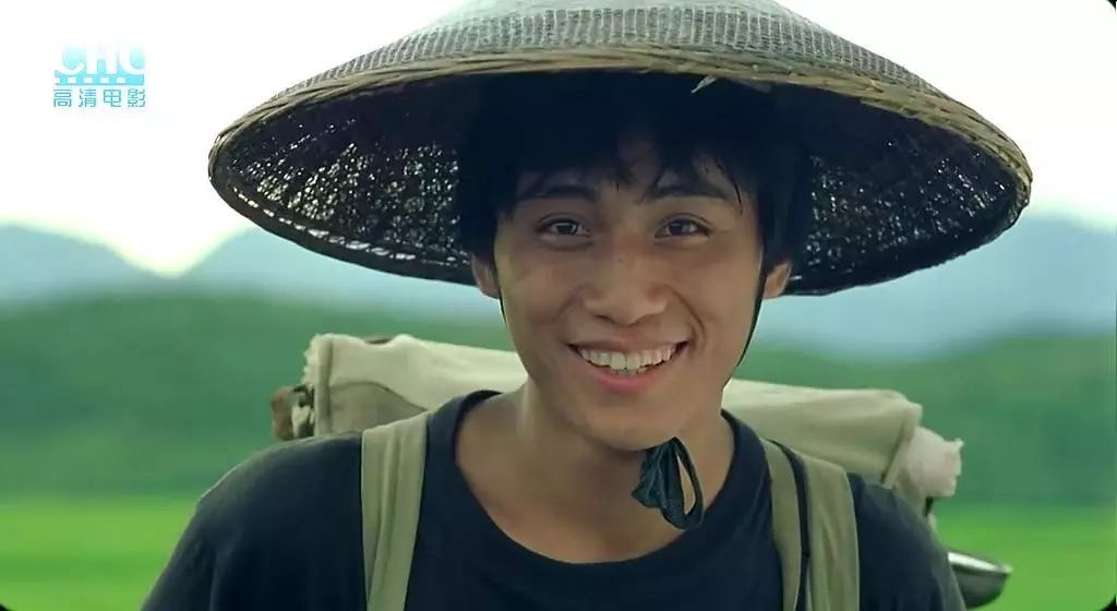 章子怡晒同学聚会照片：中戏96级的姑娘们，太牛了