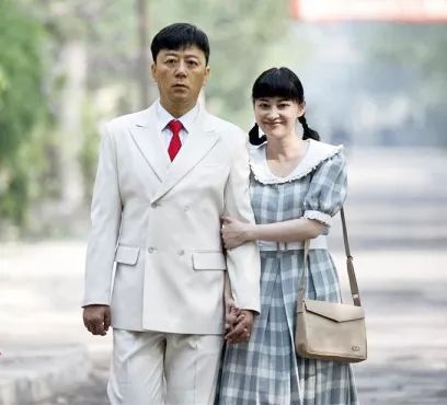 章子怡晒同学聚会照片：中戏96级的姑娘们，太牛了