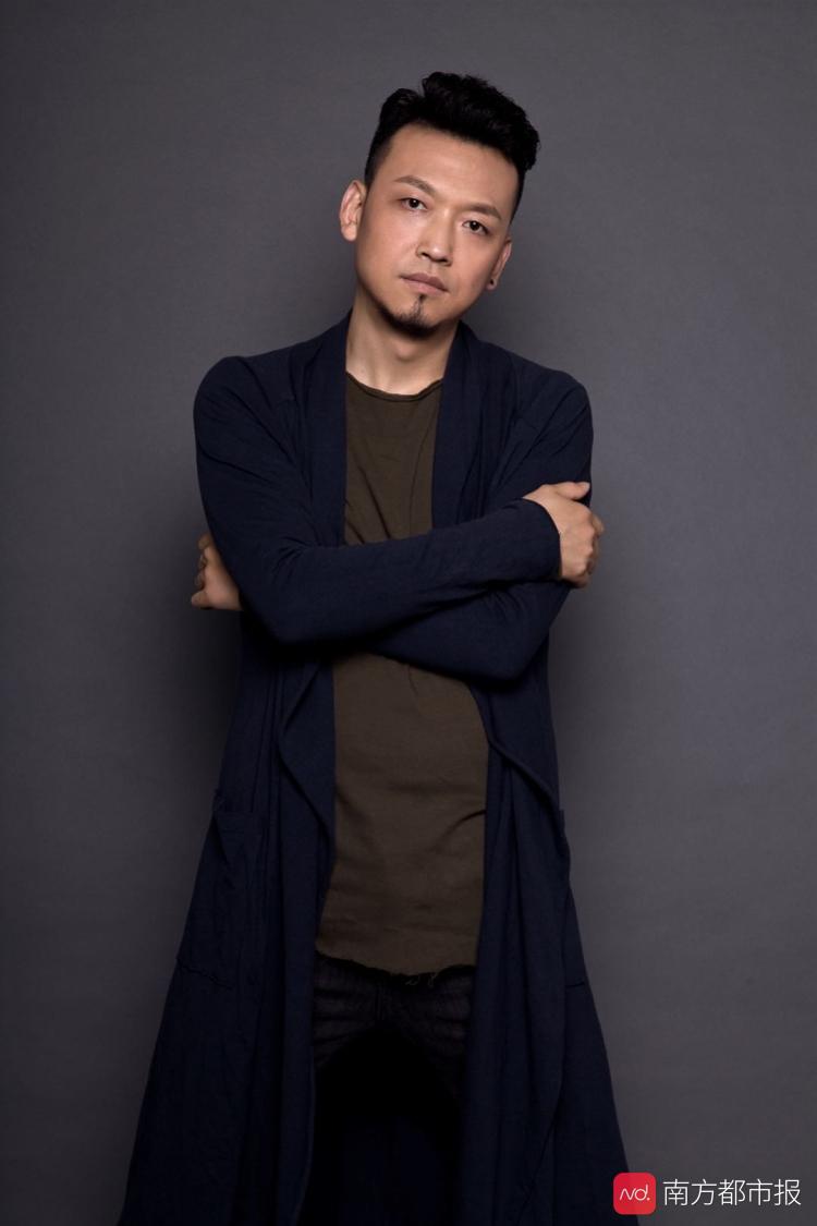 青年作曲家万建国：乡村执教时对大山练琴，辗转求学拿下国际奖项