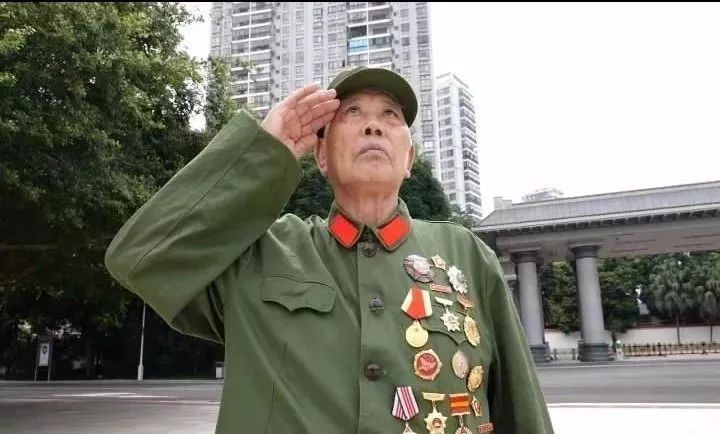 每当遇到困难时，我就想起那些曾经帮助过我的人。