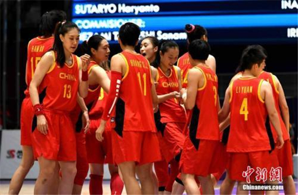 女篮亚洲杯：中国女篮决赛惜败日本队摘银