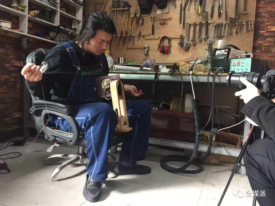 农民自媒体“浮世绘”：乡村文化传播的空间转场与话语建构