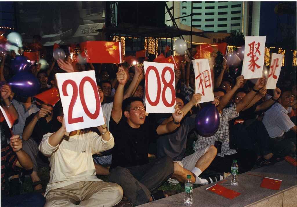 2001年世界杯十强赛中国对阿联酋实况（体育强 中国强：盘点建国70年来-体育界震撼人心的时刻）