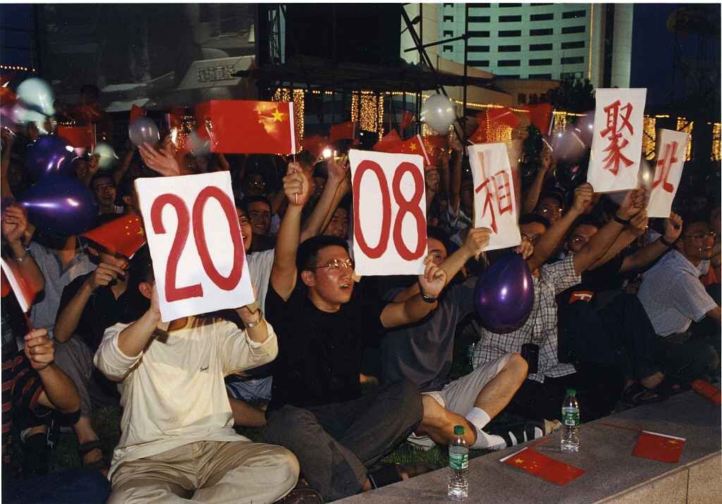 2001年世界杯十強(qiáng)賽中國(guó)對(duì)阿聯(lián)酋實(shí)況（體育強(qiáng) 中國(guó)強(qiáng)：盤點(diǎn)建國(guó)70年來-體育界震撼人心的時(shí)刻）