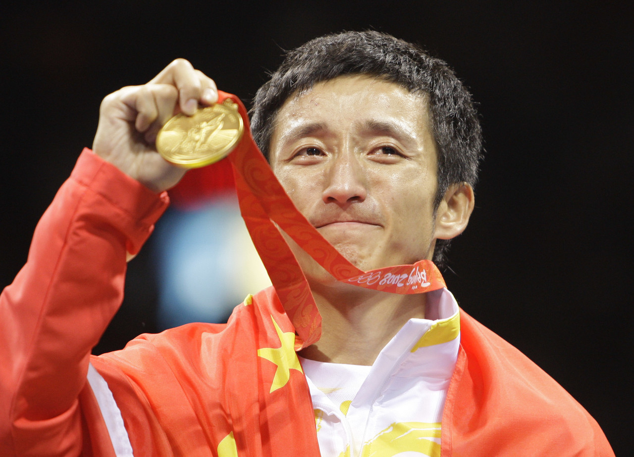2001年世界杯十強(qiáng)賽中國(guó)對(duì)阿聯(lián)酋實(shí)況（體育強(qiáng) 中國(guó)強(qiáng)：盤點(diǎn)建國(guó)70年來-體育界震撼人心的時(shí)刻）