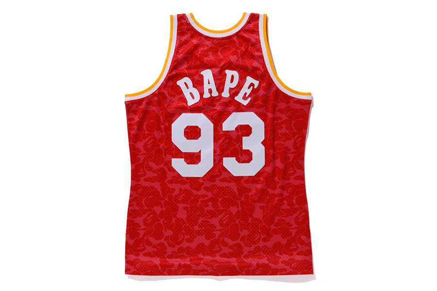 bape联名nba的球衣有哪些(最 OG 美式街头风！BAPE x Mitchell  Ness 新品后天发售)