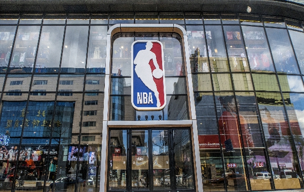 哪些品牌赞助了nba中国赛(「特写」NBA在华利益大盘点：积三十年乃成最大海外市场，而今将被驱逐出局)