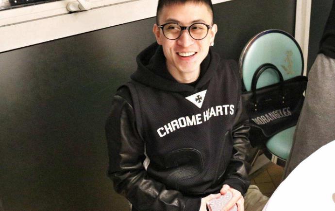 秦奋晒99亿余额是真的吗？父母干什么的？