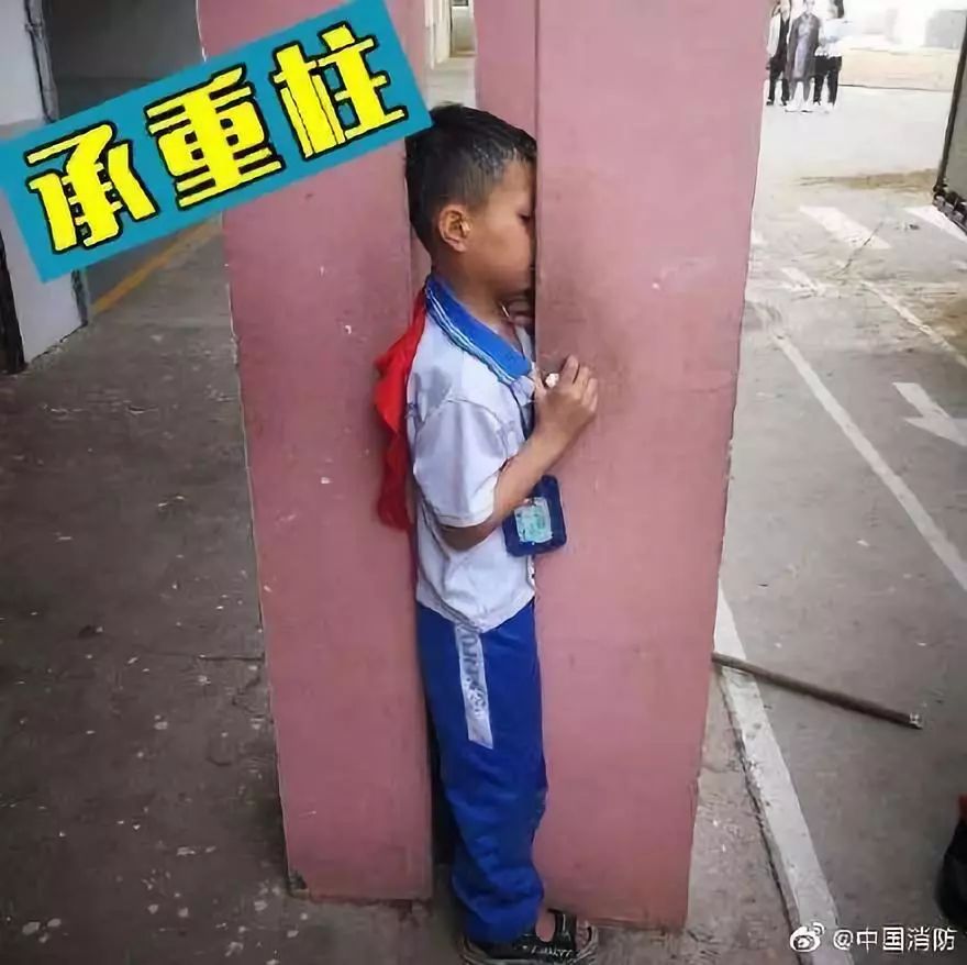 “喂，消防员吗？我家孩子又双叒叕被卡了”！