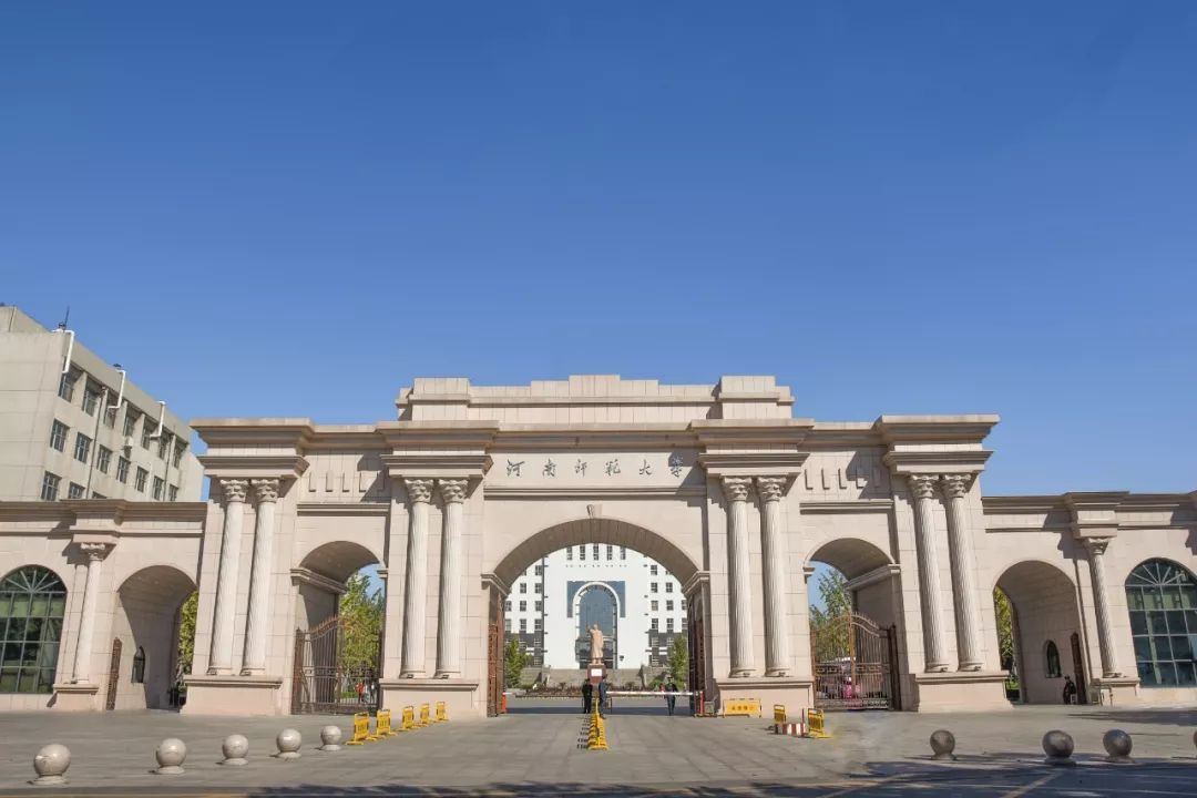 跟小编走吧！小编带你看看河南高校的大门！你最喜欢哪个高校的大门？
