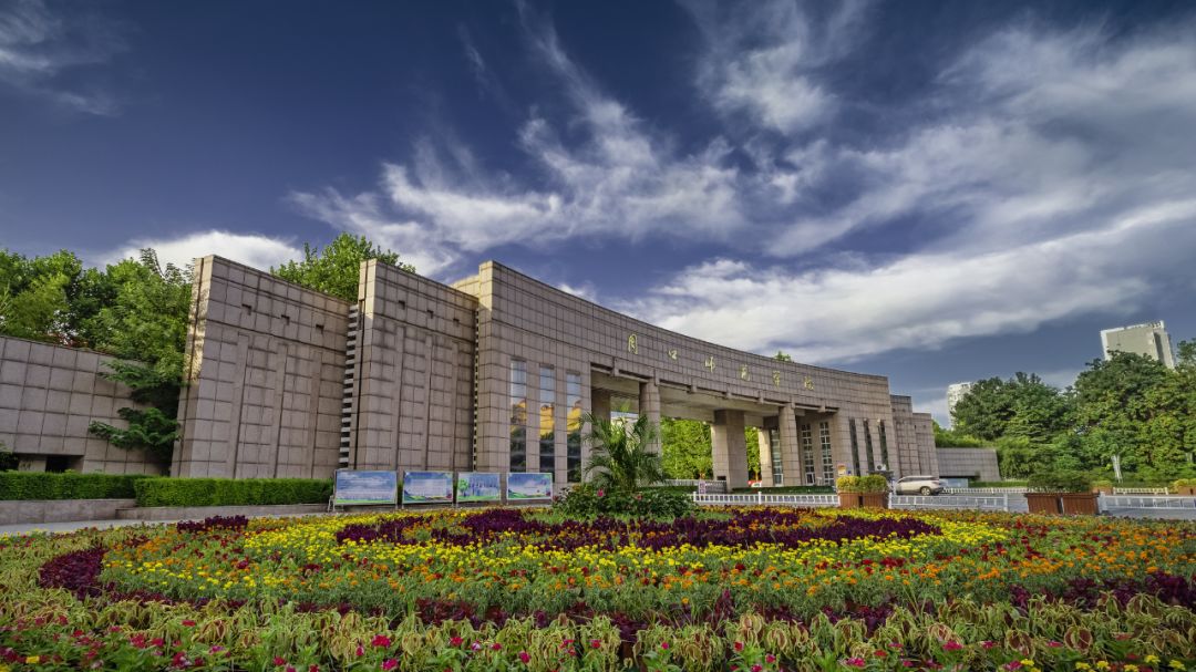 跟小编走吧！小编带你看看河南高校的大门！你最喜欢哪个高校的大门？