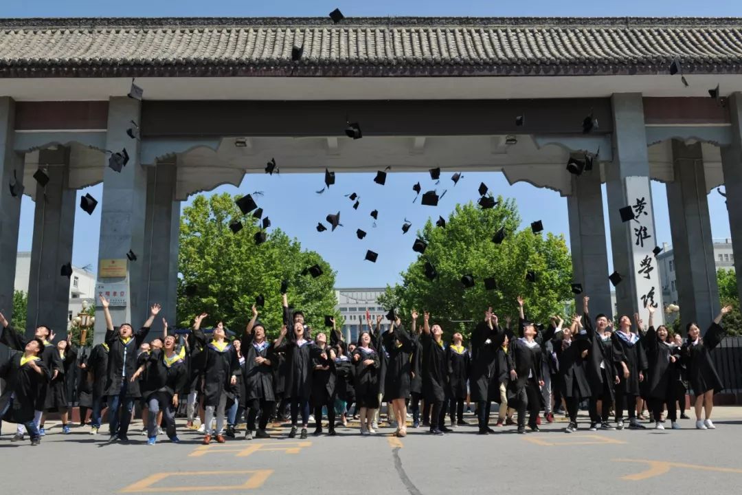 跟小编走吧！小编带你看看河南高校的大门！你最喜欢哪个高校的大门？