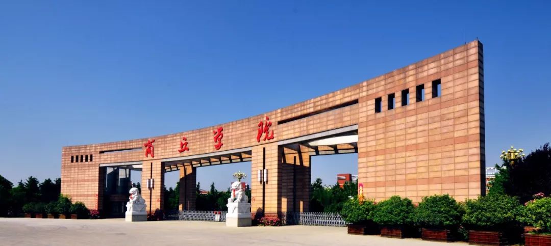 跟小编走吧！小编带你看看河南高校的大门！你最喜欢哪个高校的大门？