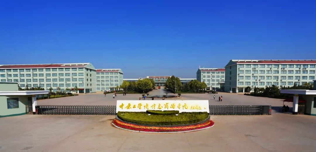 跟小编走吧！小编带你看看河南高校的大门！你最喜欢哪个高校的大门？