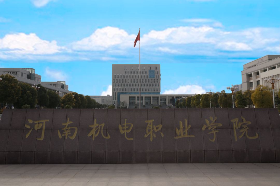 跟小编走吧！小编带你看看河南高校的大门！你最喜欢哪个高校的大门？