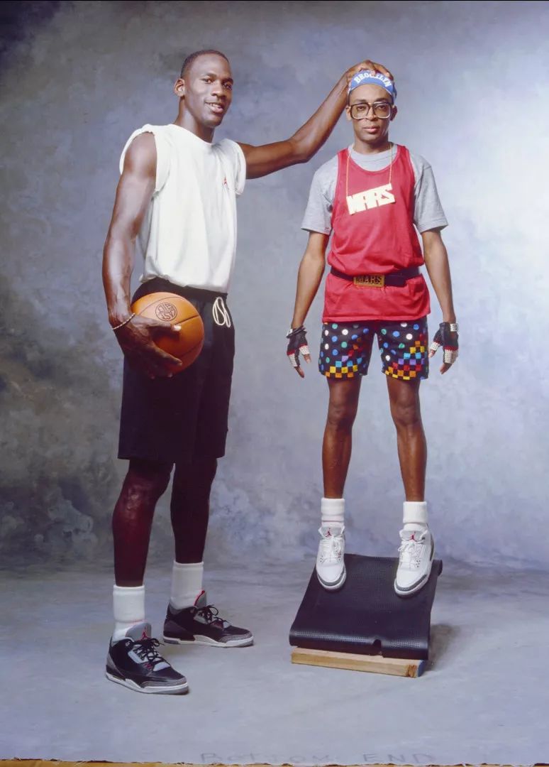 白乔丹穿的篮球鞋(干货!air jordan 1-5 「元年配色集合」!