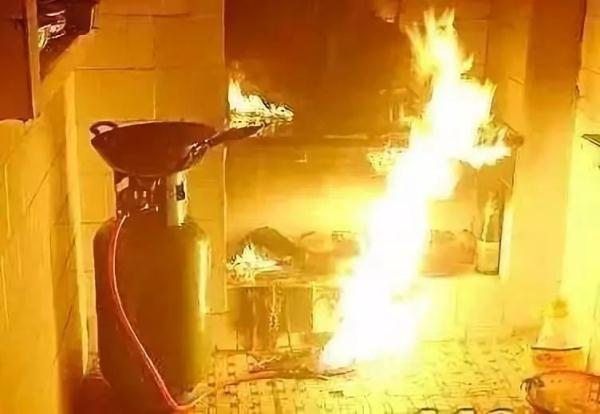 煤气罐着火先灭火还是先关阀门(煤气罐着火先灭火还是先关阀门 消防)