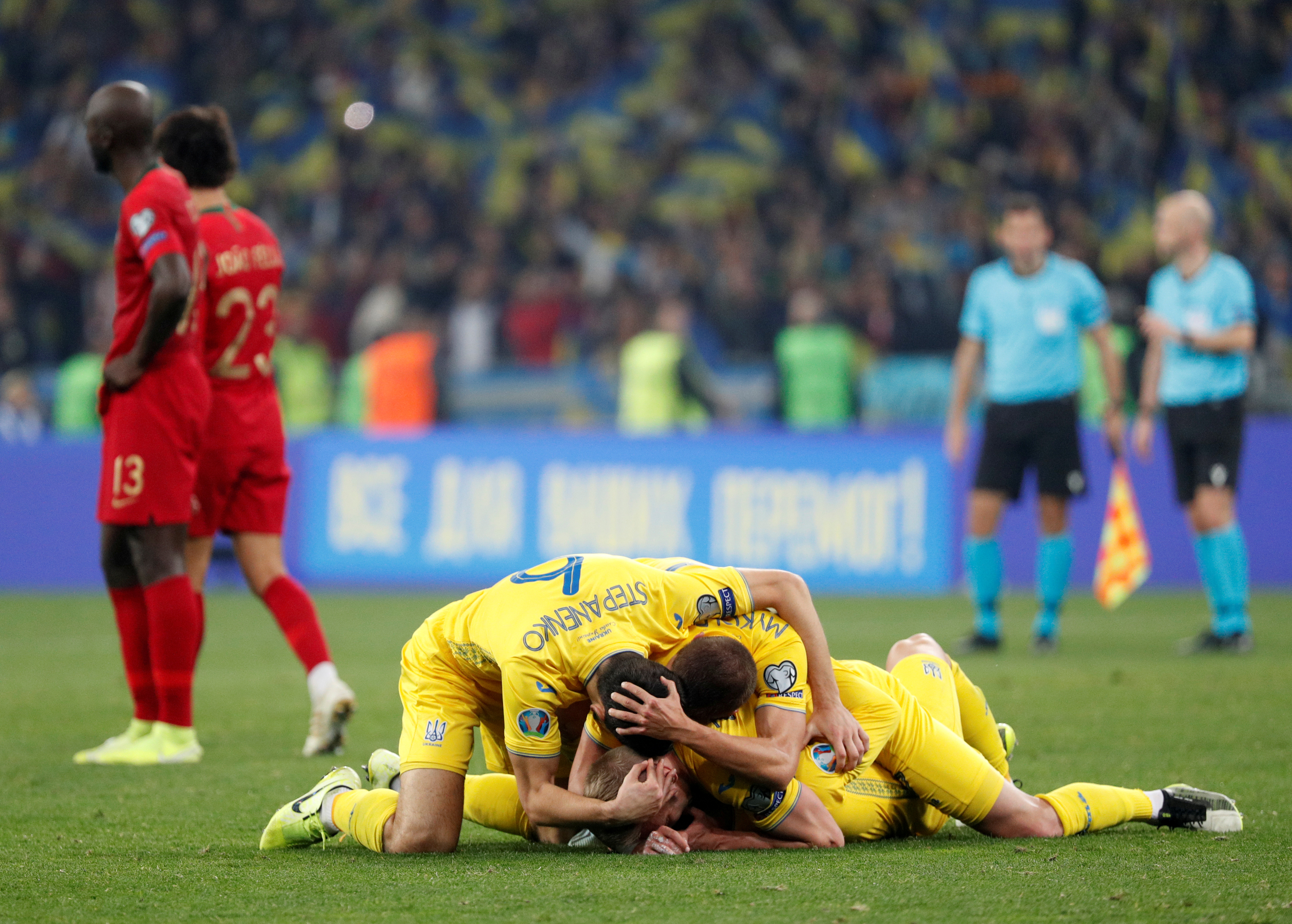 足球——欧洲杯预选赛：葡萄牙不敌乌克兰