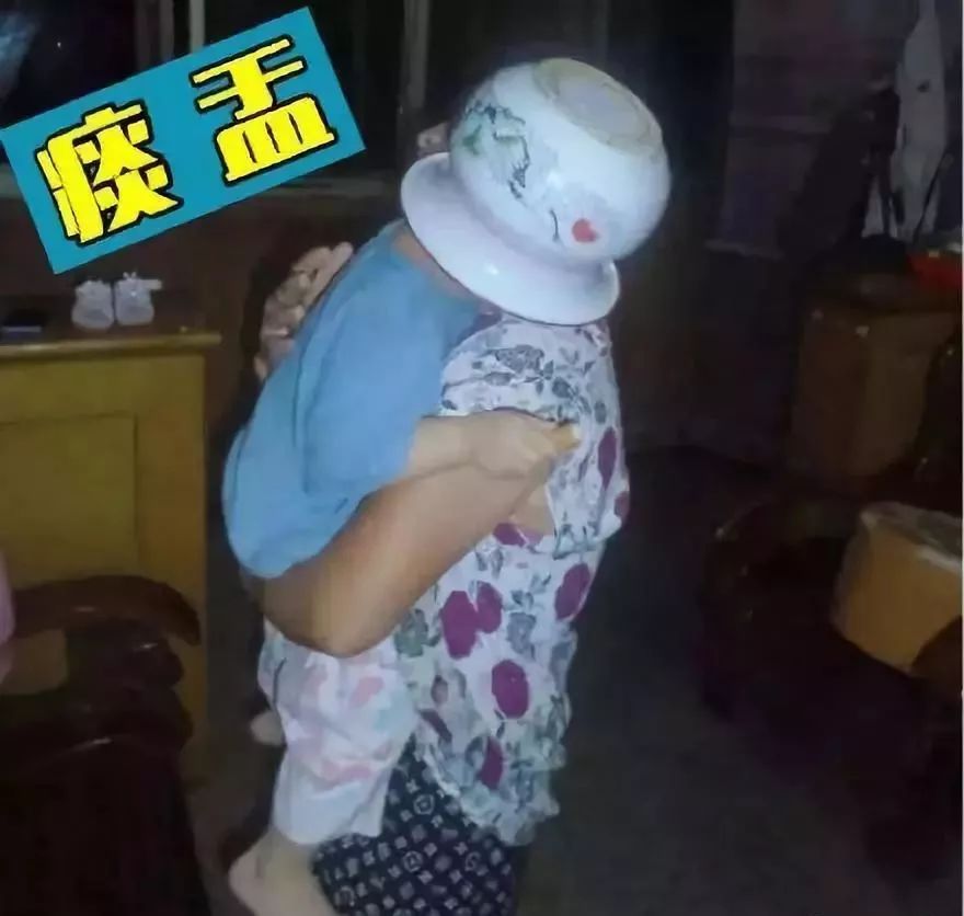 家长长点心！德州一小女孩头卡栏杆“无法自拔”...