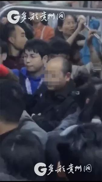 行拘！贵阳一男子公车上乱摸女学生，女生遇到这种事情，千万不要忍！
