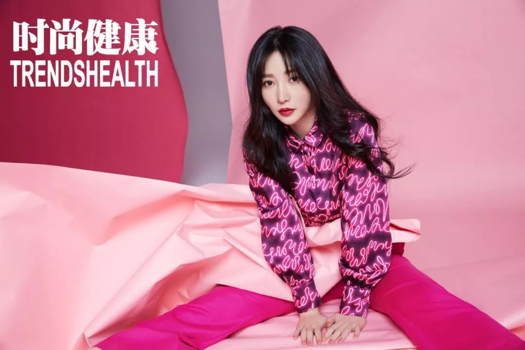 粉红丝带女明星写真(「粉红丝带」柳岩:因为癌,所以爱)