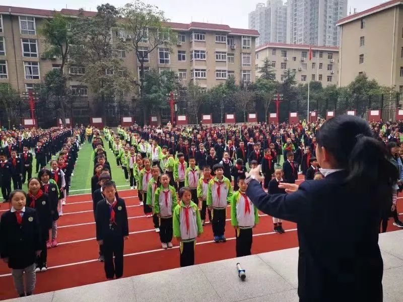 学习“习近平总书记致中国少年先锋队建队70周年贺词”，争做新时代好队员 ——百花小学第六周升旗仪式