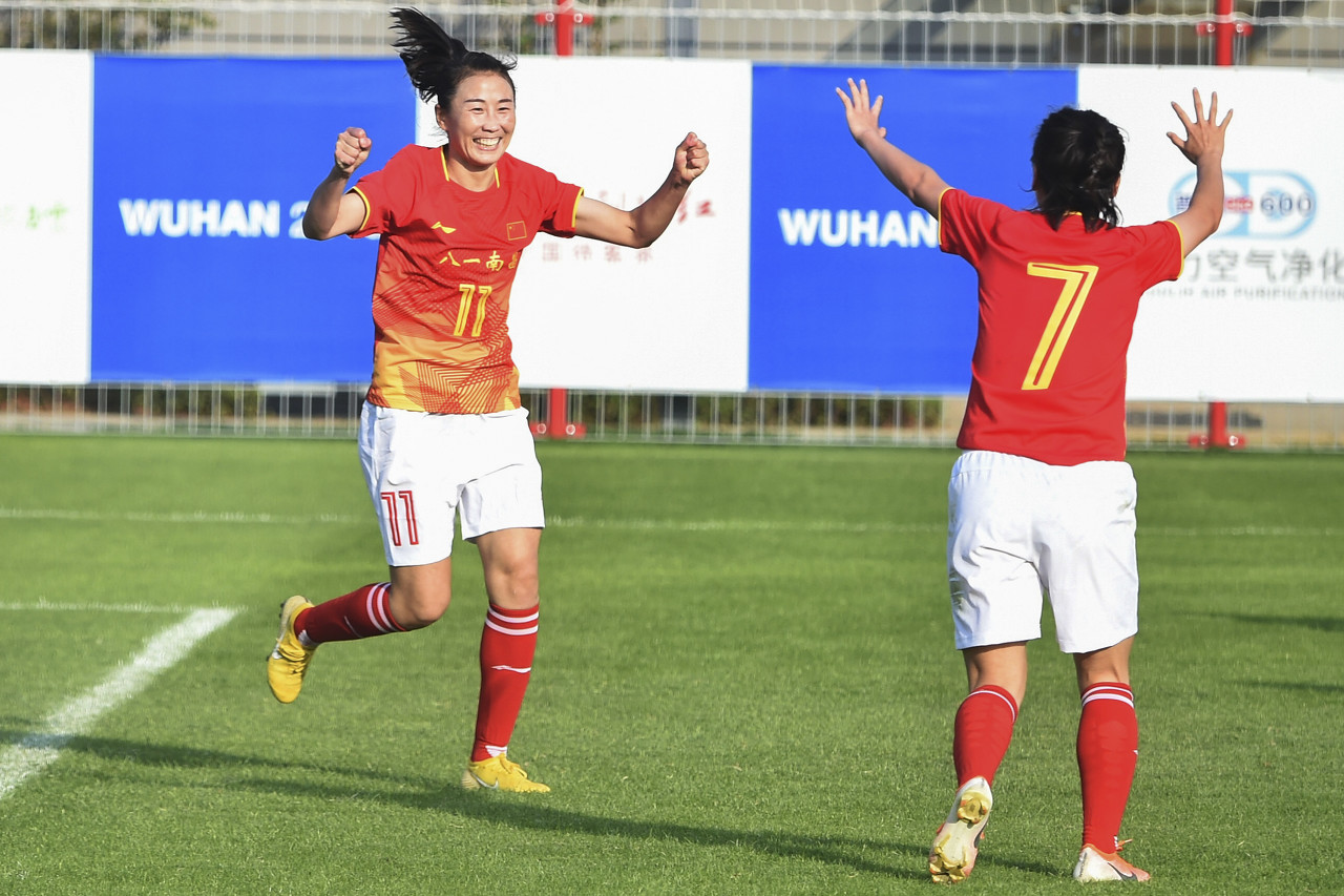 中国女足4-0美国(军运会：中国女足4-0美国，三战全胜小组第一出线)