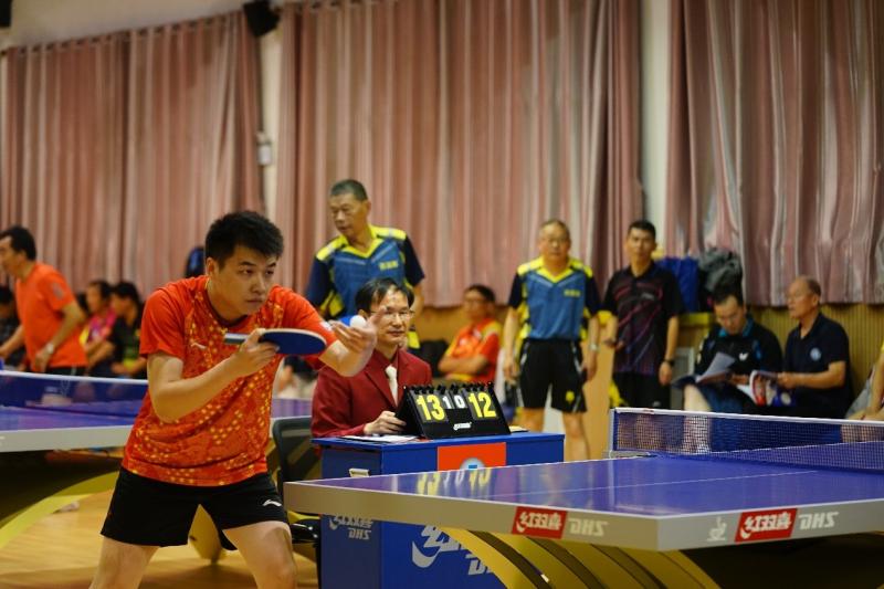 乒乓球砂條怎么用（砂板乒乓到底怎么打、普通球手迎專業賽事，上海的乒乓愛好者忙碌并快樂著）