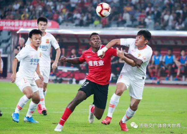 fm21为什么中超执教不了(FM103.1风云赛场 中超27轮-江苏苏宁VS山东鲁能19：35)