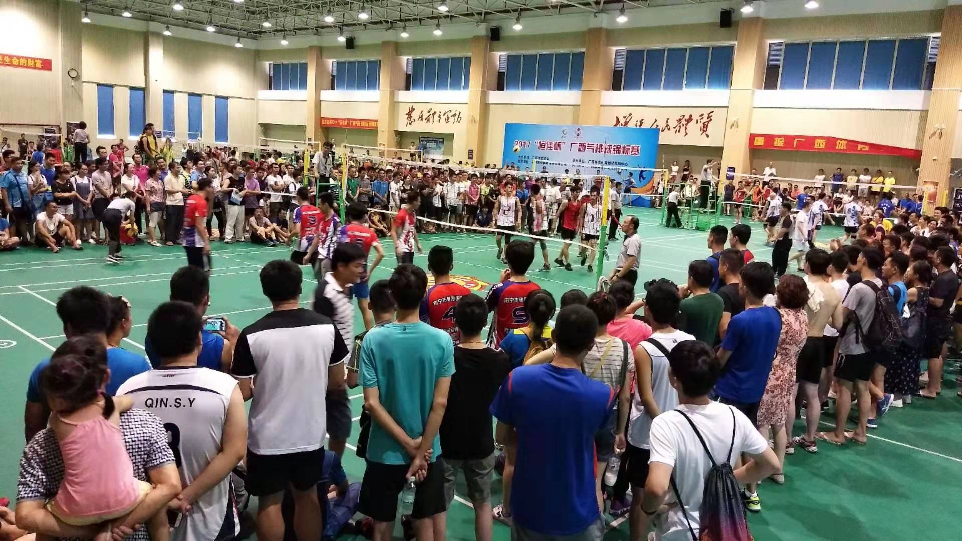 女排比赛用的是什么排球（女排夺冠再掀热潮，“国产”排球您了解一下｜科学健身一分钟）
