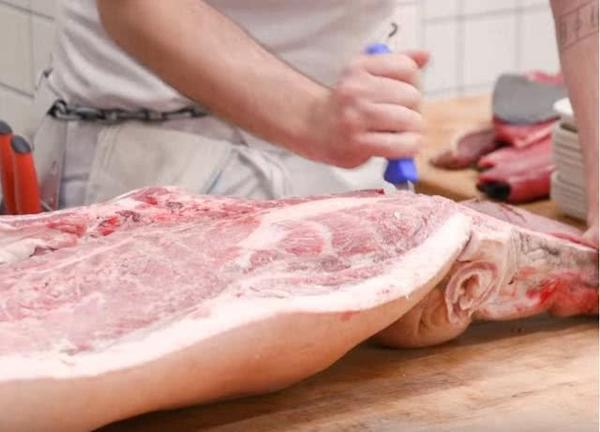 26个省份猪价下跌，其他肉价却持续上涨，养殖户每月多赚1万元