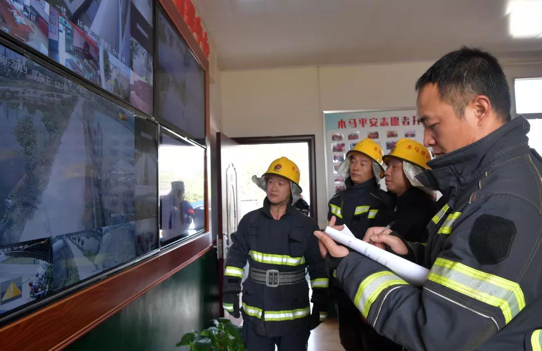 “最赚钱证书”凉了！过去挂靠年入十多万，现在只拿2万还担大风险