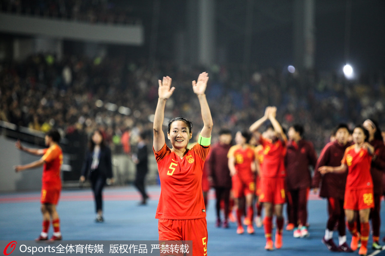 中国女足点球击败巴西拿下冠军，但我们不能只靠王霜进球