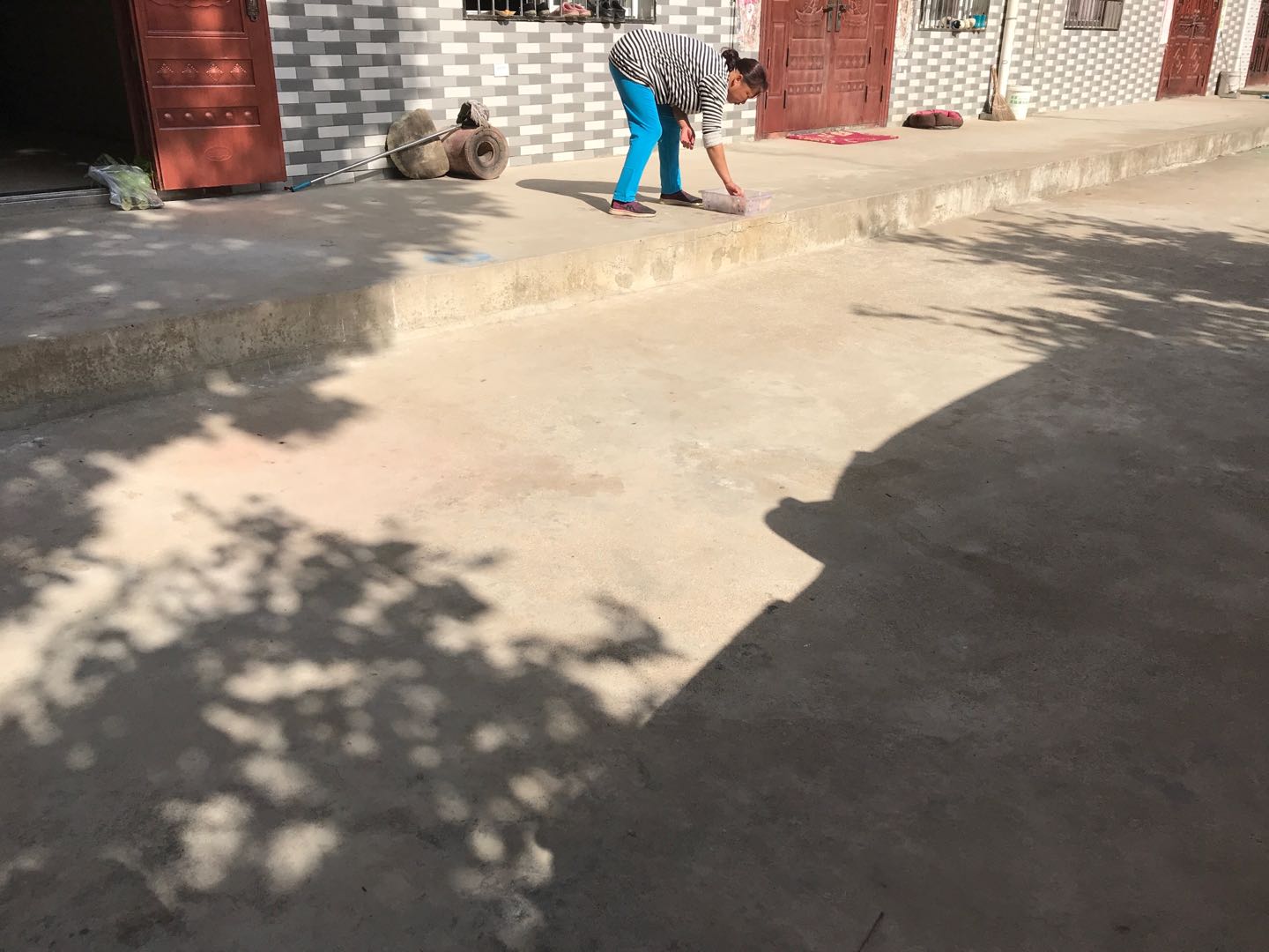 抑郁症女孩坠楼身亡，两年前曾报案称遭强暴但证据不足被退回