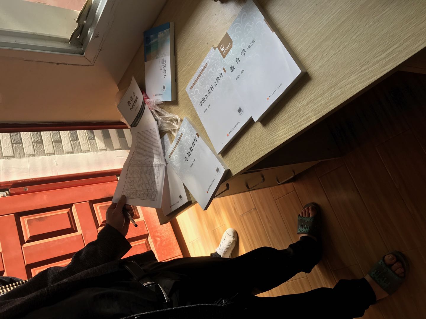 抑郁症女孩坠楼身亡，两年前曾报案称遭强暴但证据不足被退回