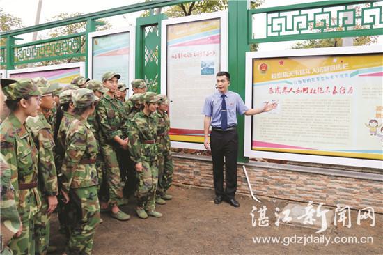 广东省吴川市海滨小学足球队(湛江教育驶上改革发展快车道)