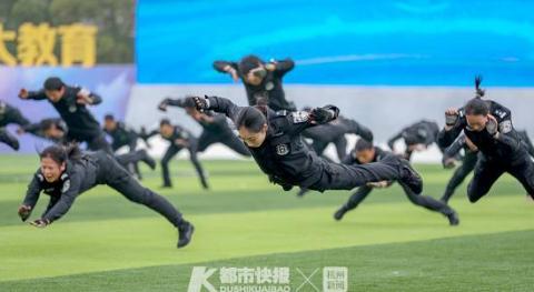 浙江省监狱民警实战演练，二胎妈妈也不含糊