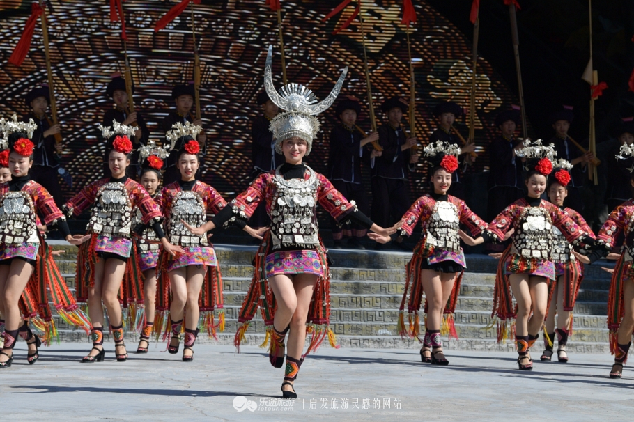 在西江千户苗寨过大年，我为你唱一曲醉美情歌