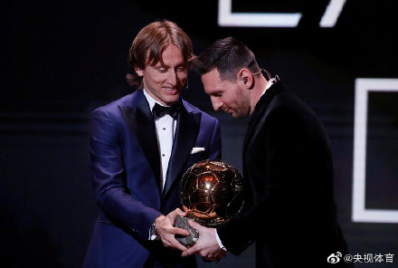 官方梅西荣获2019年金球奖（梅西第六次荣膺金球奖）