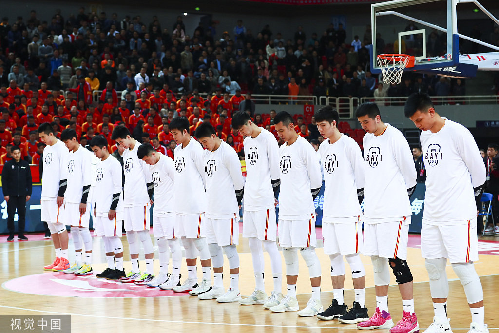 2017斯诺克世界杯决赛丁俊晖对决（体坛联播｜丁俊晖击败奥沙利文，深圳男篮0.1秒超远绝杀）