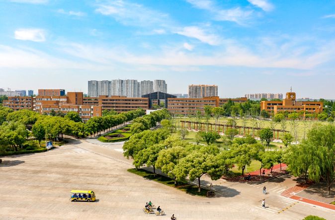 怎么又有教授被曝光性骚扰女生？