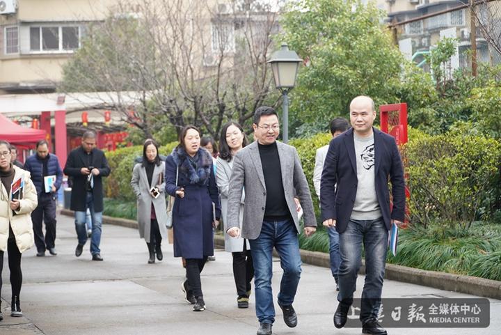 凝心聚力，共促发展！实验小学召开家委会成立暨行风座谈会