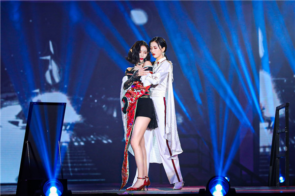 SNH48 GROUP 第六届年度金曲大赏落幕 陆婷、冯薪朵《Hold Me Tight》斩获年度金曲