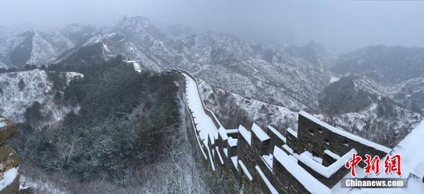 金山岭长城频迎降雪 雪墨丹青分外妖娆