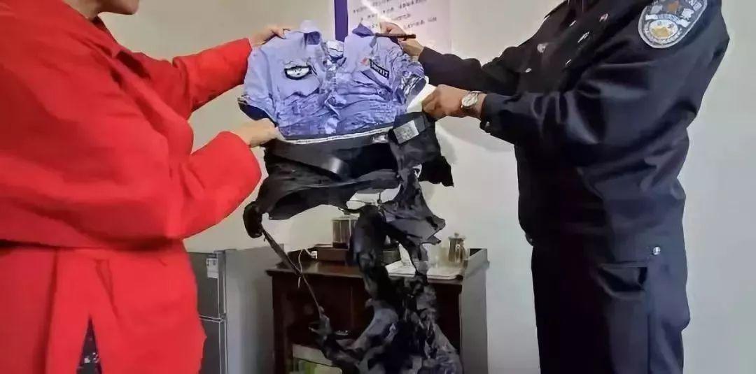 他们，在人群中匆匆走过