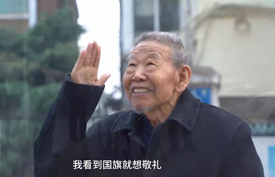 他们，在人群中匆匆走过