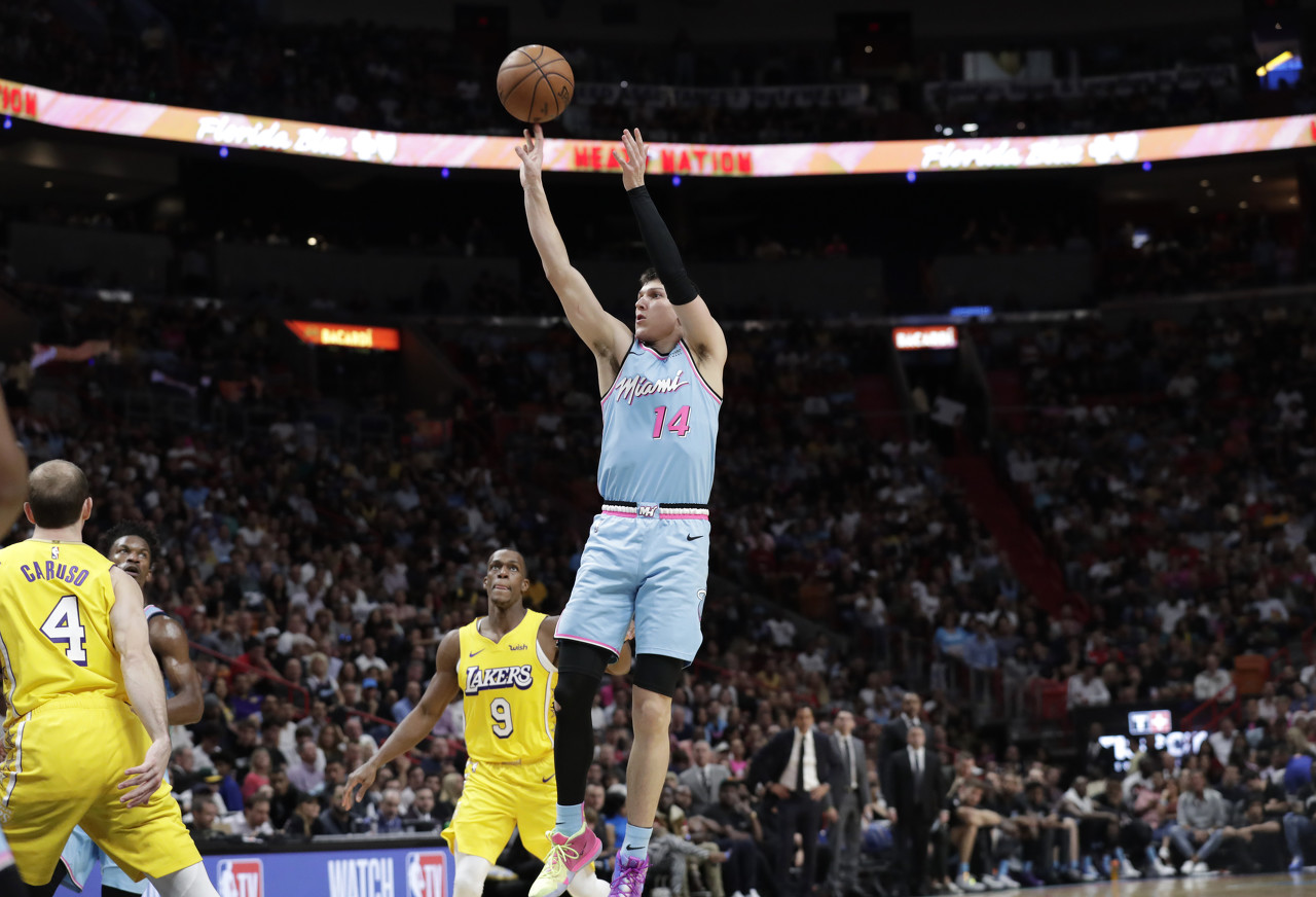 2017年尼克斯球员名单（扎心了！热火自选新秀最高顺位为13 而尼克斯有6个前10）-趣拿体育